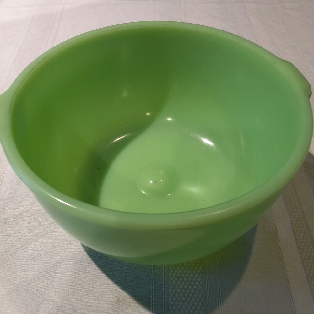 9 Inch Jadeite Mixing Bowl not marked, but I believe it is a McKee With Handles